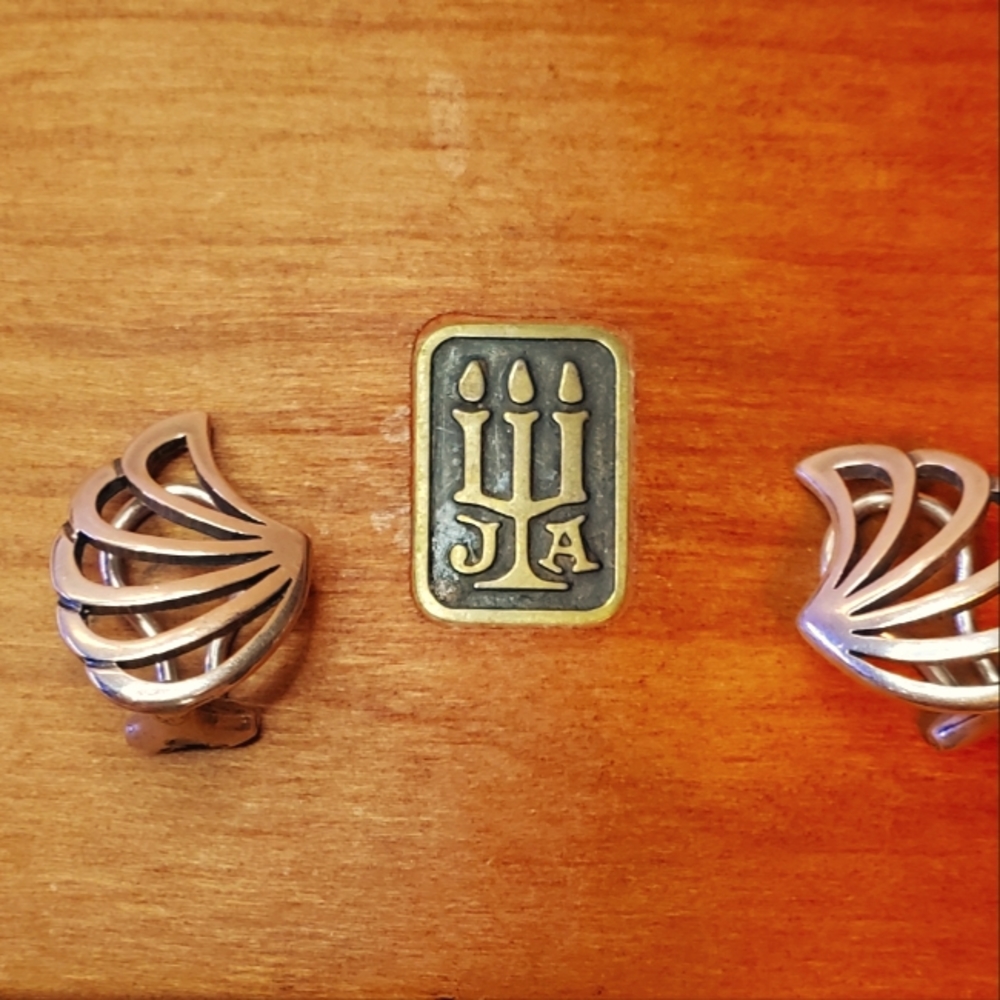 James Avery Open Shell Ear Clips - image 5